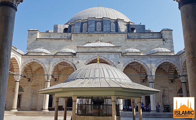 Courtyard of the Yavuz Selim mosque