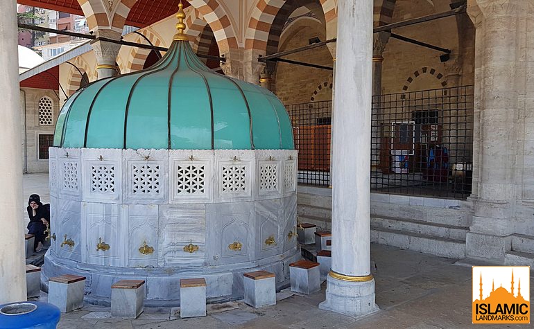 Ablution fountain in the Mihrimah mosque